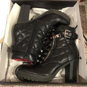 Guess boots
